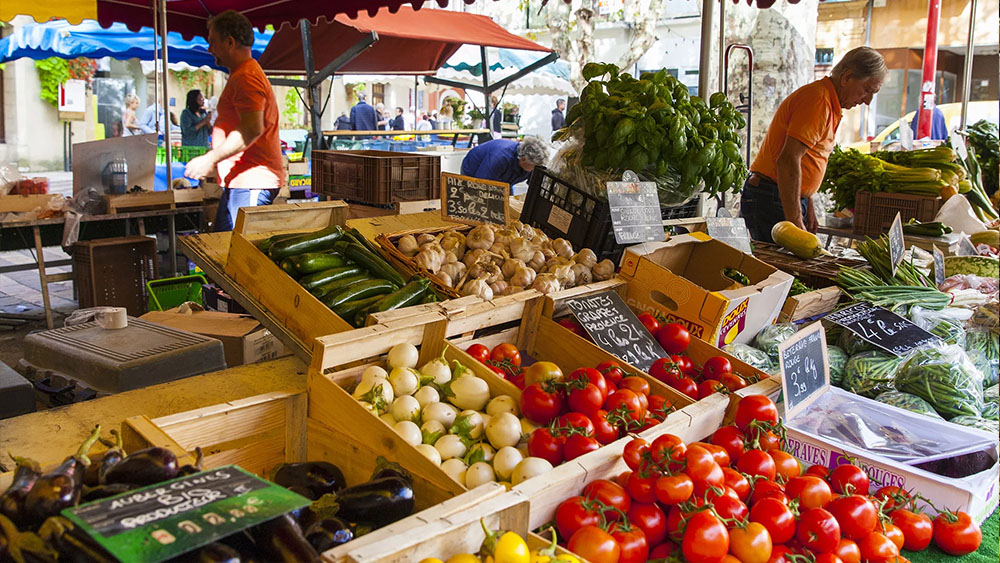 ProvenЗal Market of CВreste