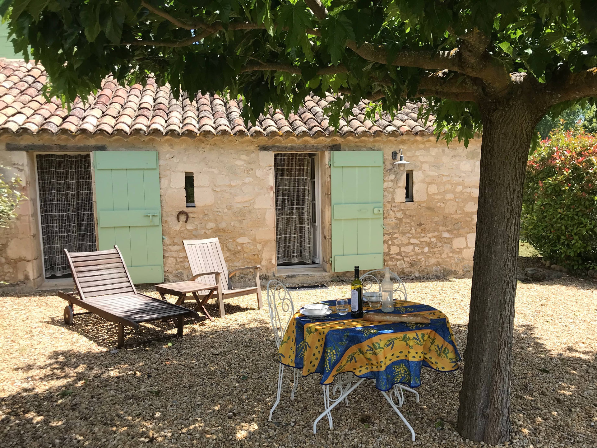 gite-charme-etable-terrasse-cereste-luberon.jpg
